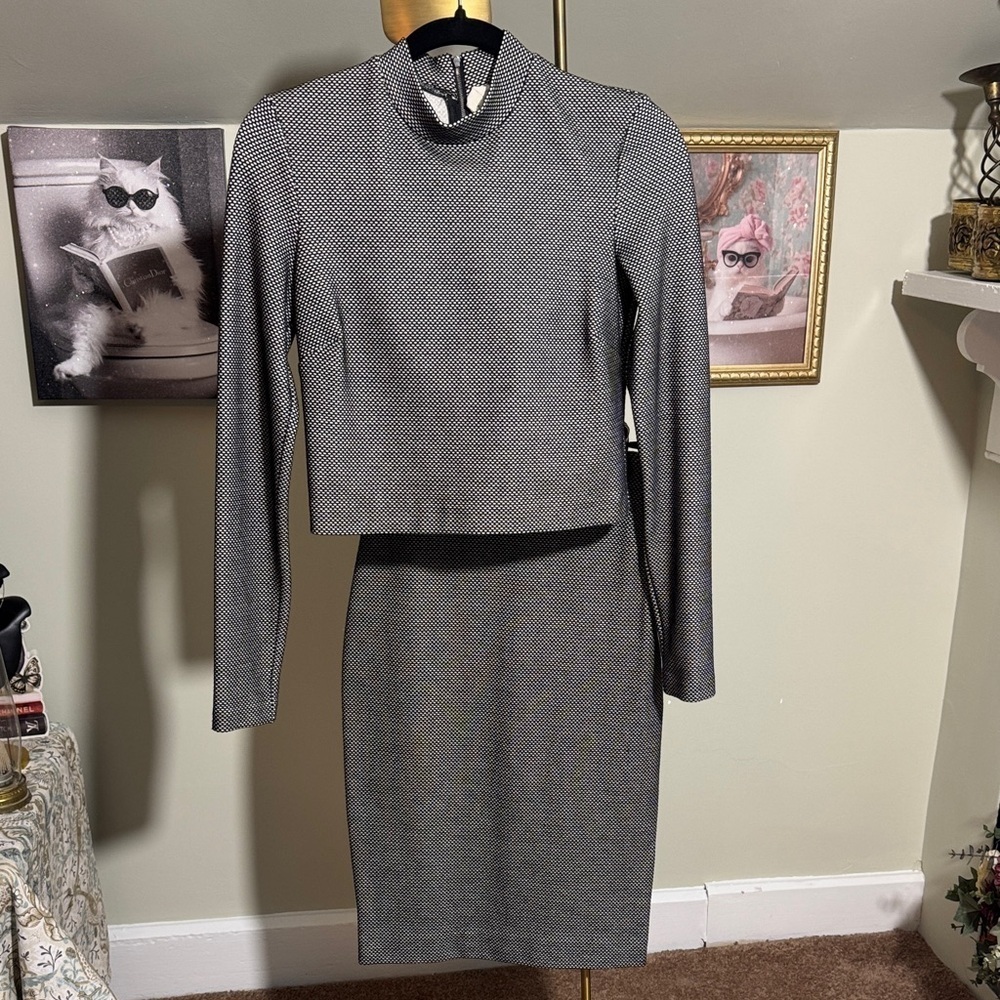 Gorgeous Nicole Miller Artelier Black and White 2 Piece Top and Skirt EUC